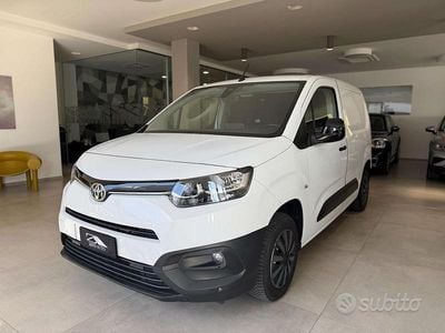 Begagnad Toyota Proace City City 101 HK (74 kW) 2022 Vit Minibuss