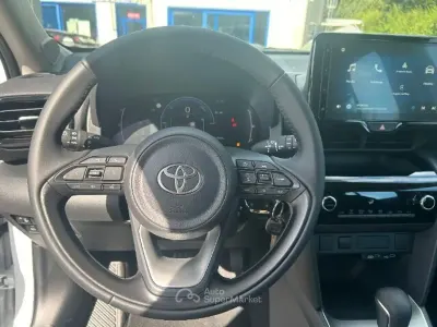 Usata Toyota Yaris Hybrid Active 116 CV (85 kW) 2024 Bianco Berlina