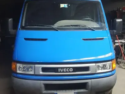 Usata Iveco 35.12 120 CV (88 kW) 2004 Blu/azzurro Furgone