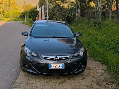 Usata Opel Astra GTC Cosmo 131 CV (96 kW) 2012 Grigio Coupé