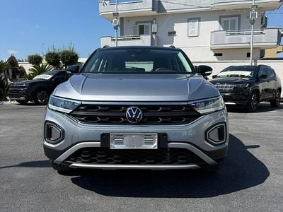 Käytetty VW T-Roc Life 116 HP (85 kW) 2025 Harmaa Katumaasturi