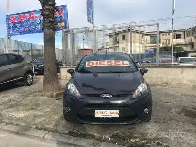 Usata Ford Fiesta Titanium 70 CV (51 kW) 2011 Grigio Berlina