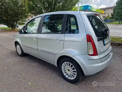 Usata Lancia Musa Gold 95 CV (69 kW) 2012 Grigio Monovolume