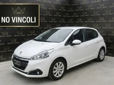 Usata Peugeot 208 Active 82 CV (60 kW) 2017 Bianco Utilitaria