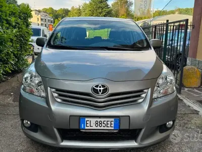 Usata Toyota Verso Style 126 CV (92 kW) 2012 Grigio Monovolume