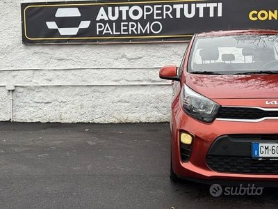 Usata Kia Picanto X-Line 70 CV (51 kW) 2023 Rosso Utilitaria