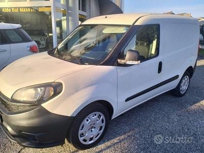 Usata Fiat Doblò Business 105 CV (77 kW) 2021 Bianco pastello Monovolume