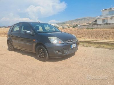 Usata Ford Fiesta 68 CV (50 kW) 2006 Nero Utilitaria