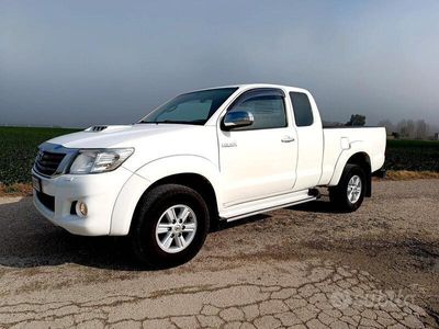 usata Toyota HiLux 2.5 145cv EXTRACAB