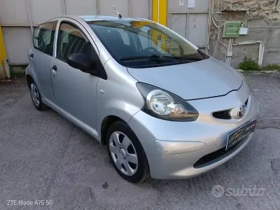Usata Toyota Aygo 68 CV (50 kW) 2007 Grigio Utilitaria