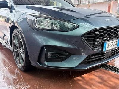 Begagnad Ford Focus ST-Line 120 HK (88 kW) 2021 Grå Sedan