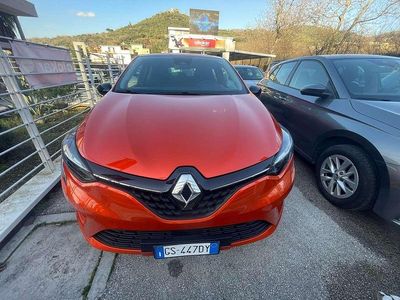 Usata Renault Clio V Equilibre 67 CV (49 kW) 2023 Arancione Berlina