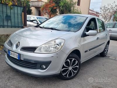Usata Renault Clio II LE 74 CV (54 kW) 2008 Grigio Berlina