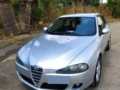 Usata Alfa Romeo 147 120 CV (88 kW) 2007 Grigio Utilitaria