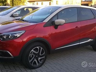 Usata Renault Captur 110 CV (80 kW) 2016 Rosso SUV