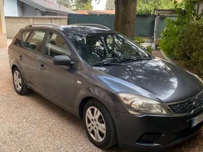 Usata Kia Ceed 109 CV (80 kW) 2009 Grigio Utilitaria