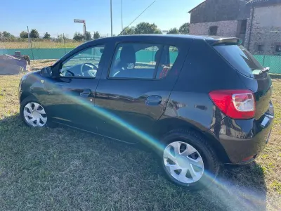 Usata Dacia Sandero Ambiance 90 CV (66 kW) 2016 Nero Berlina