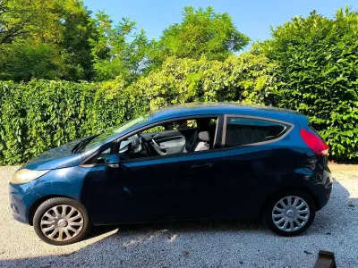 Usata Ford Fiesta 82 CV (60 kW) 2010 Blu/azzurro Berlina