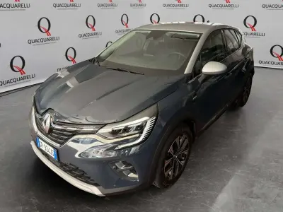 Usata Renault Captur Techno 143 CV (105 kW) 2023 Grigio SUV