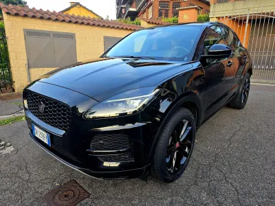 Usata Jaguar E-Pace R-Dynamic 163 CV (119 kW) 2022 Santorini black metallizzato SUV