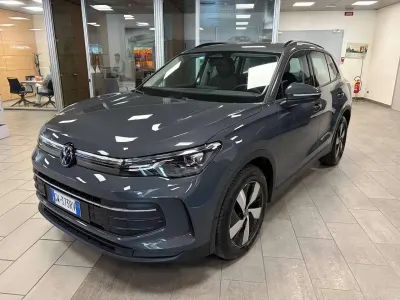 Usata VW Tiguan Life 150 CV (110 kW) 2024 Grigio scuro metallizzato SUV