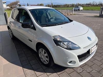Usata Renault Clio II 75 CV (55 kW) 2011 Bianco Berlina