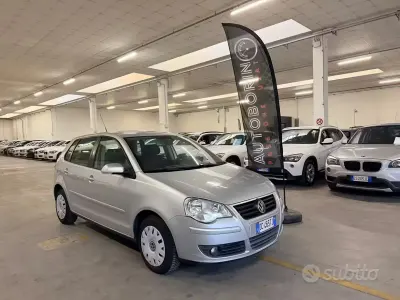 Begagnad VW Polo Trendline 69 HK (50 kW) 2006 Grå Halvkombi