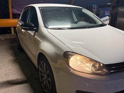 Usata VW Golf VI 140 CV (102 kW) 2009 Bianco Utilitaria