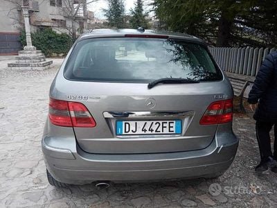 Mercedes B200