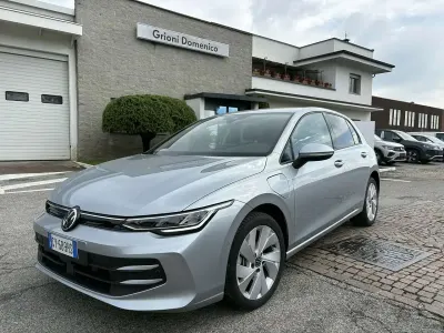 Usata VW Golf VIII Edition 150 CV (110 kW) 2025 Refleex silver met Berlina