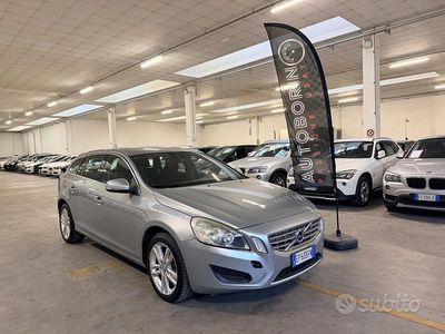 Usata Volvo V60 Momentum 114 CV (83 kW) 2012 Grigio Station wagon
