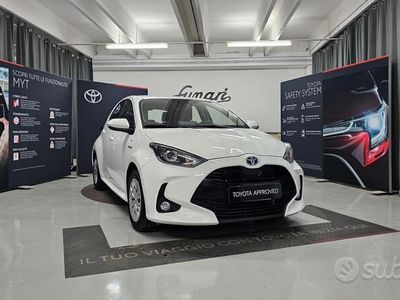 Usata Toyota Yaris Hybrid Active 116 CV (85 kW) 2021 Bianco Berlina