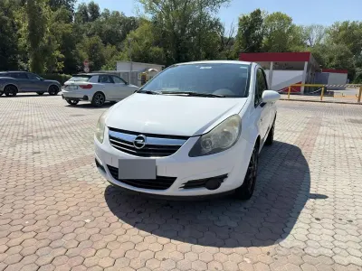 Usata Opel Corsa 75 CV (55 kW) 2011 Utilitaria