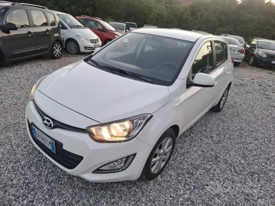 Usata Hyundai i20 Edition 75 CV (55 kW) 2013 Bianco Utilitaria