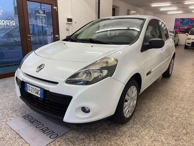 Usata Renault Clio III 75 CV (55 kW) 2011 Bianco Berlina