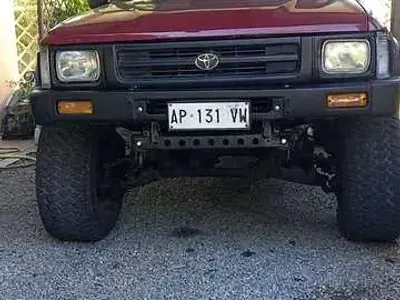 Usata Toyota HiLux 75 CV (55 kW) 1988 Rosso Pick-up