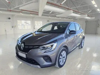 Usata Renault Captur Business 101 CV (74 kW) 2021 Grigio SUV