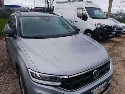 Usata VW T-Roc Life 150 CV (110 kW) 2024 Grigio tetto nero SUV