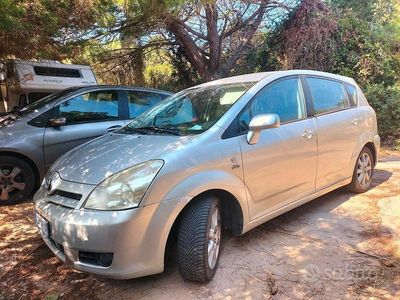 Usata Toyota Corolla Verso 116 CV (85 kW) 2004 Grigio Monovolume