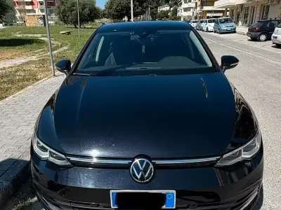 Usata VW Golf VIII 116 CV (85 kW) 2022 Nero Utilitaria