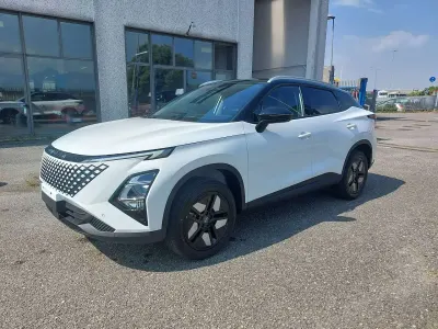 Nuova Omoda 5 143 CV (105 kW) 2026 Khaki white con tetto nero SUV