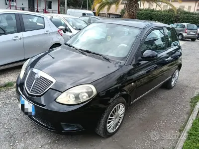 Usado Lancia Ypsilon 75 HP (55 kW) 2011 Preto Citadino