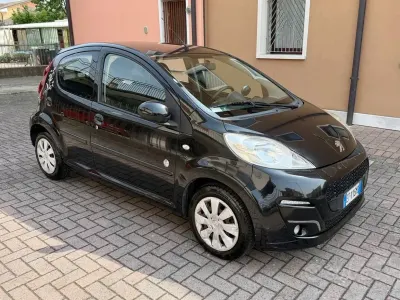 Usata Peugeot 107 68 CV (50 kW) 2012 Nero Utilitaria