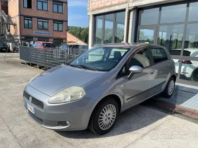Usata Fiat Grande Punto Active 75 CV (55 kW) 2007 Grigio Utilitaria