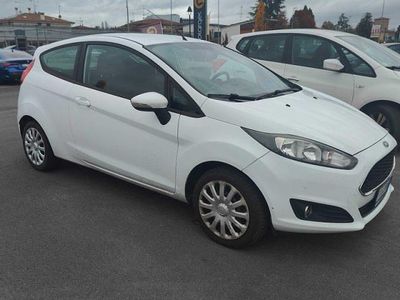 Usata Ford Fiesta 100 CV (73 kW) 2016 Bianco Utilitaria