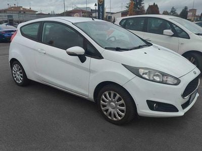Usata Ford Fiesta 101 CV (74 kW) 2016 Bianco Utilitaria