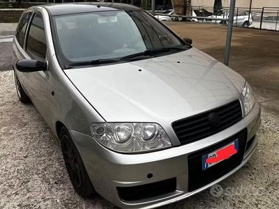 Usata Fiat Punto 90 CV (66 kW) 2004 Utilitaria