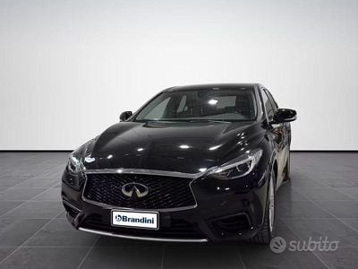 Usata Infiniti Q30 Premium 109 CV (80 kW) 2016 Nero SUV