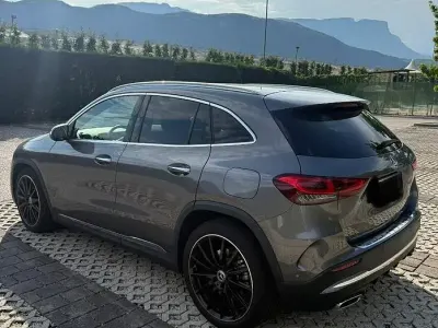 Usata Mercedes GLA220 AMG line 190 CV (139 kW) 2022 Grigio SUV