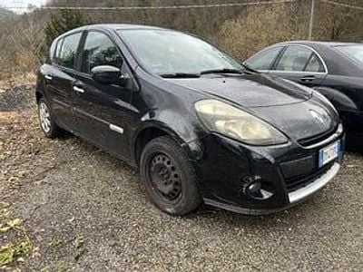 Usata Renault Clio II Dynamique 75 CV (55 kW) 2010 Nero Utilitaria